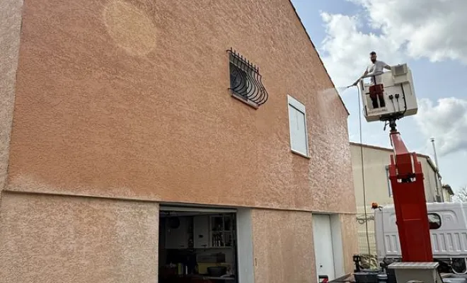 Pose d'un velux standard solaire aux Baux-de-Provence, Les Baux-de-Provence, Destrich Toiture