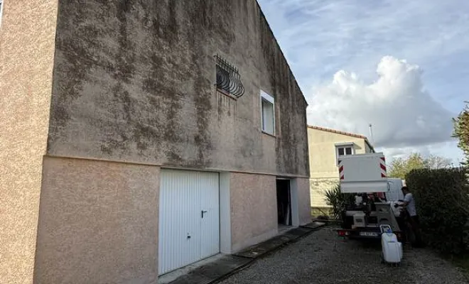 Pose d'un velux standard solaire aux Baux-de-Provence, Les Baux-de-Provence, Destrich Toiture