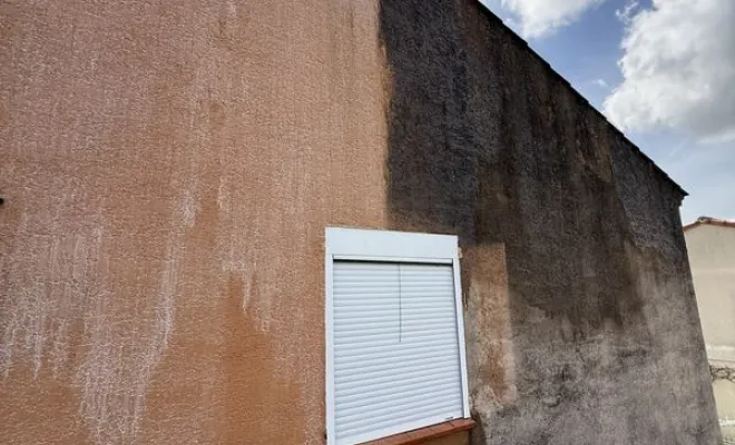 Pose d'un velux standard solaire aux Baux-de-Provence, Les Baux-de-Provence, Destrich Toiture