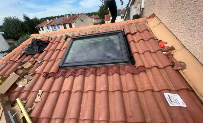Installation de fenêtre de toit, Les Baux-de-Provence, Destrich Toiture
