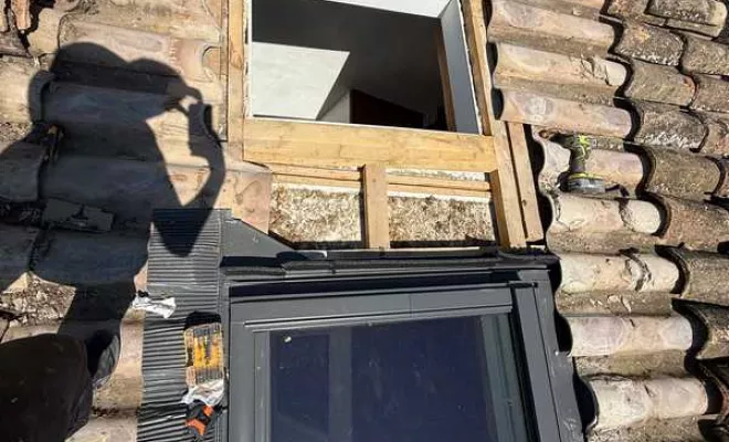 Installation de fenêtre de toit, Les Baux-de-Provence, Destrich Toiture